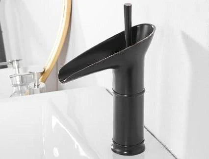 Wasserfall-Wasserhahn Badezimmer – Antiker und eleganter Stil
