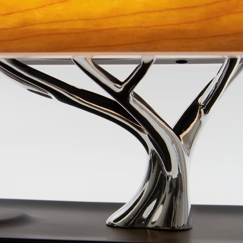 Multifunkčná lampa — LED svetlo, bezdrôtová nabíjačka a Bluetooth audio