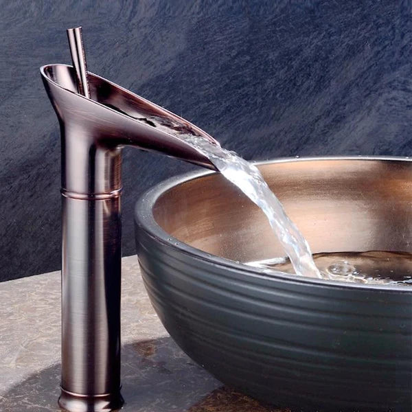 Wasserfall-Wasserhahn Badezimmer – Antiker und eleganter Stil