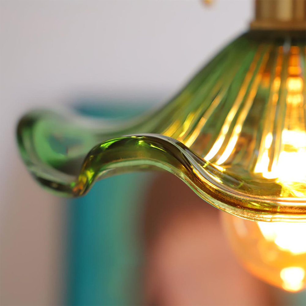 Hängende Blumenlampe – Natürlicher Charme und zarte Seele