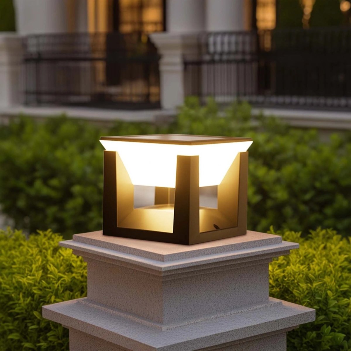 Udendørs solcellelampe - firkantet form og moderne finish