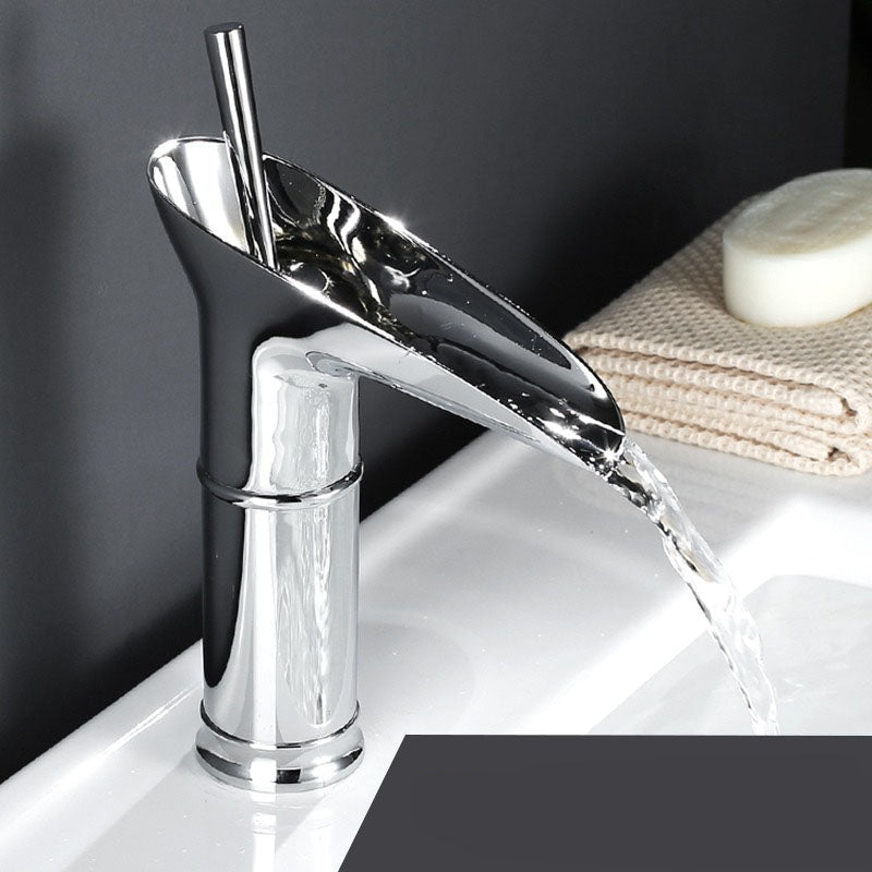 Wasserfall-Wasserhahn Badezimmer – Antiker und eleganter Stil