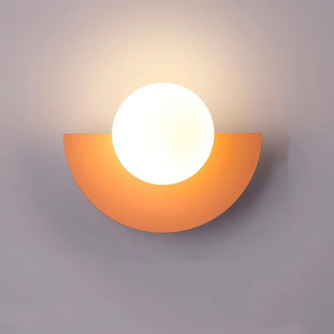 Moderne Væglampe – Halvcirkelformet og Blød Belysning