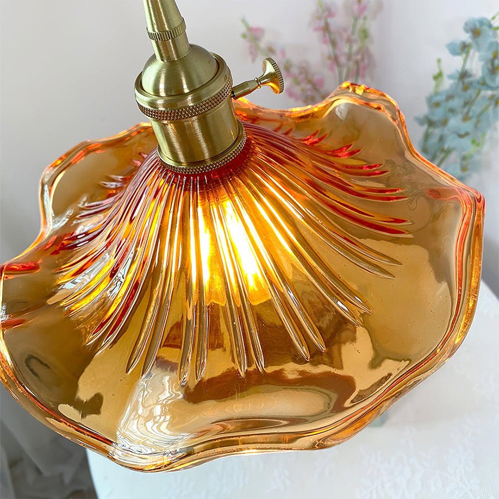 Hängende Blumenlampe – Natürlicher Charme und zarte Seele