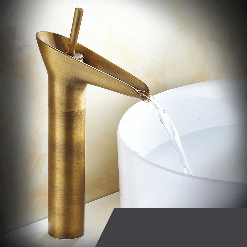 Wasserfall-Wasserhahn Badezimmer – Antiker und eleganter Stil