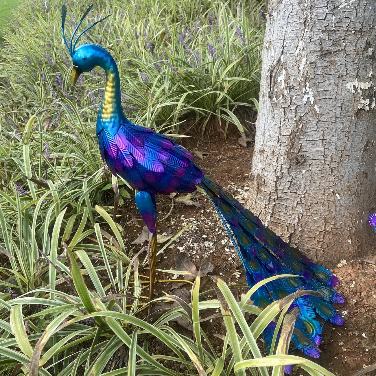 Scultura Pavone Maestoso – Simbolo Di Bellezza E Prestigio