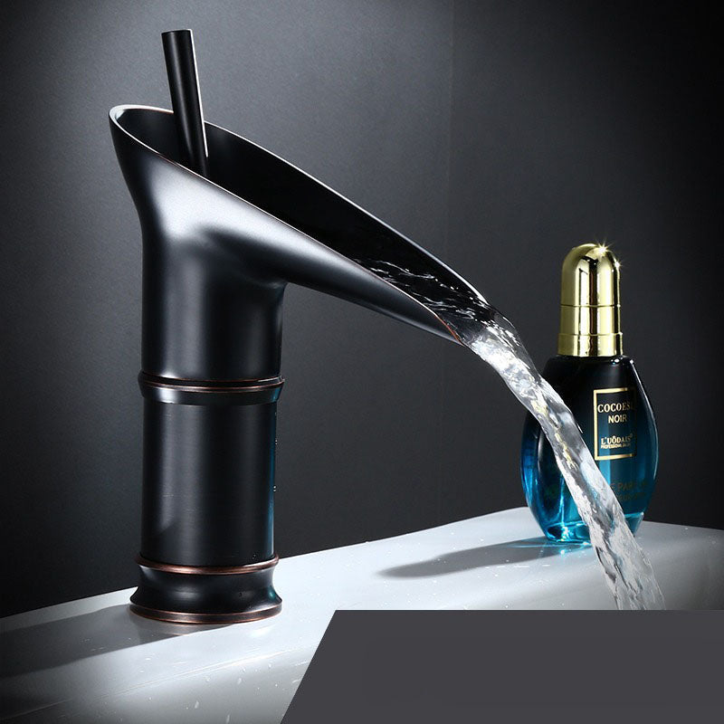 Wasserfall-Wasserhahn Badezimmer – Antiker und eleganter Stil