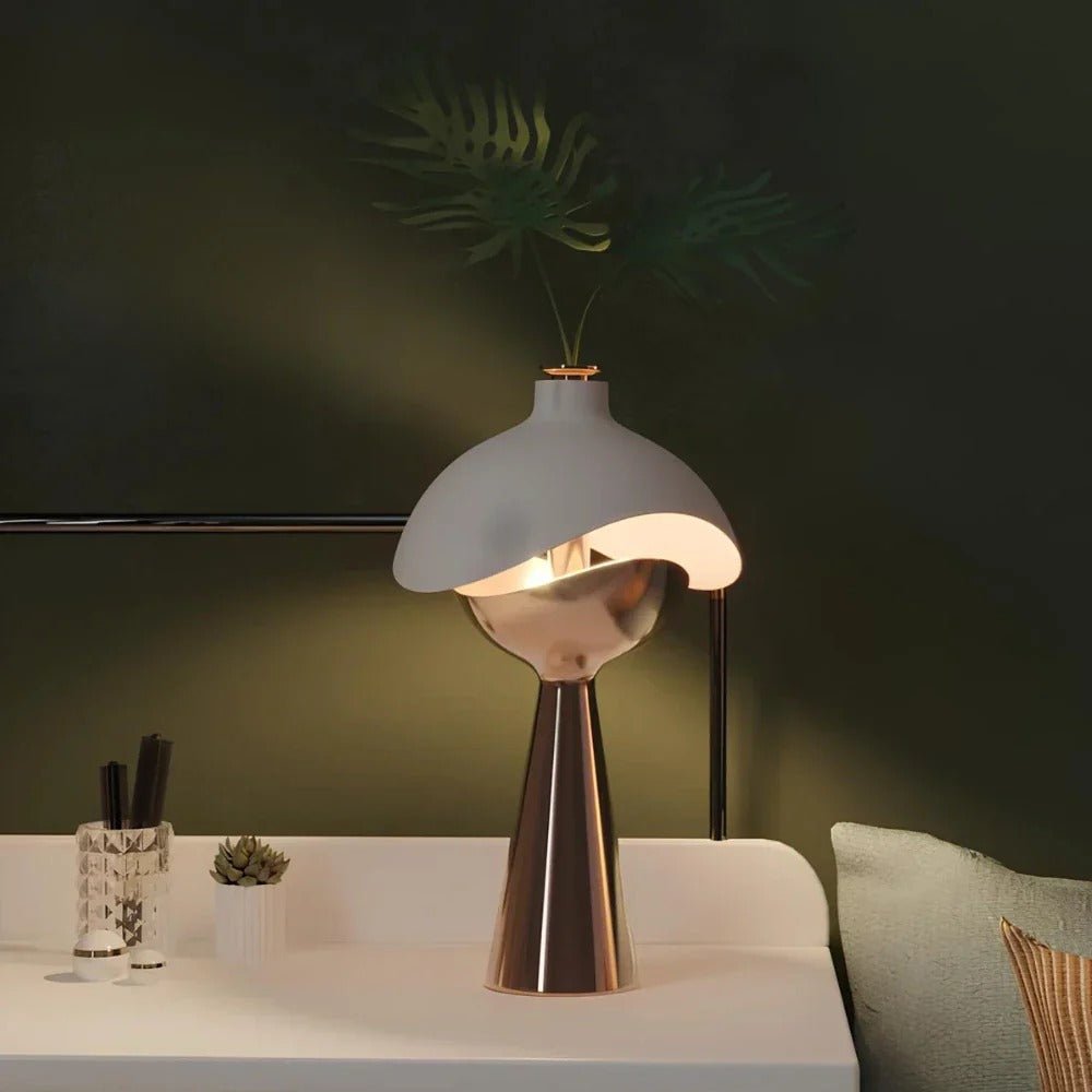 Lampa stołowa rzeźbiona – elegancja i oryginalność 