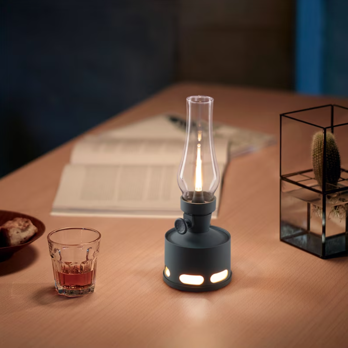 Retro Style LED Lantern – Elegant Decorative Lighting 