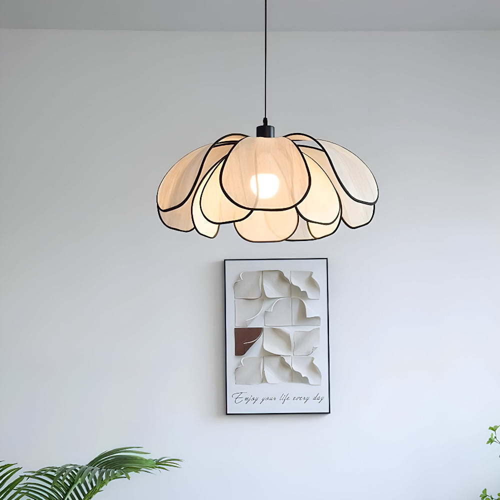 Elegantná závesná lampa z prírodného prútia - prírodná dekorácia a harmonické osvetlenie