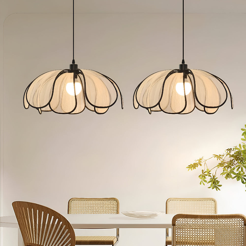 Elegantná závesná lampa z prírodného prútia - prírodná dekorácia a harmonické osvetlenie