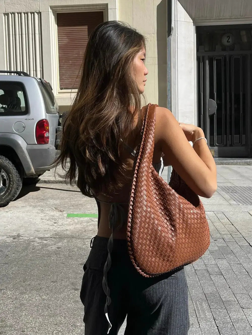Josiane | Geantă de mână împletită – Eleganță artizanală și farmec atemporal 