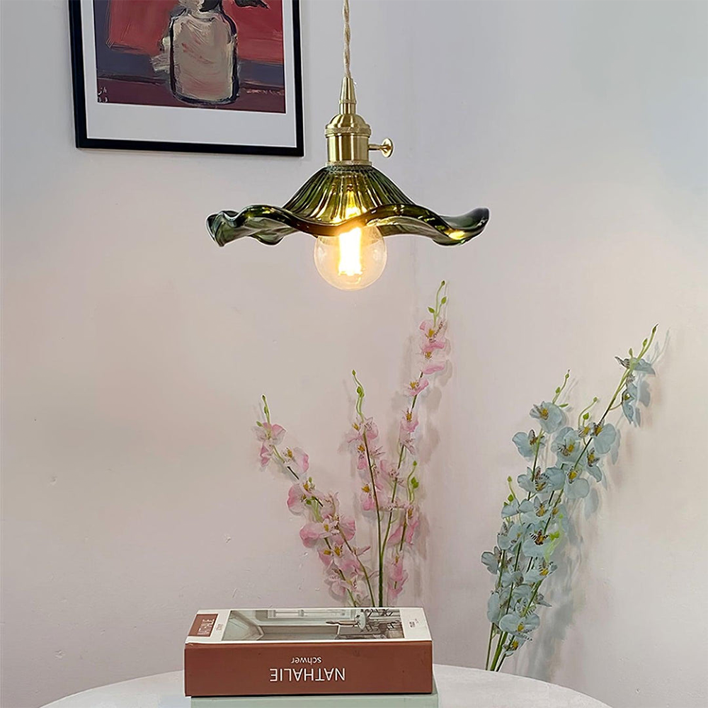 Hängende Blumenlampe – Natürlicher Charme und zarte Seele 
