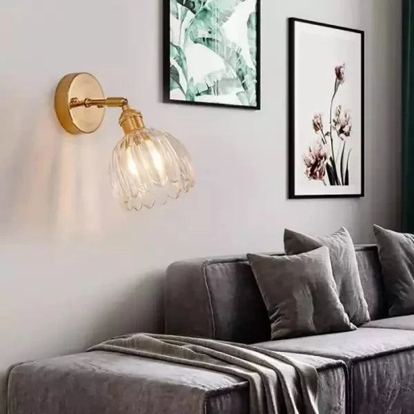 Dekorativ Vegglampe – Blomst i Knopp og Romantisk Stemning 