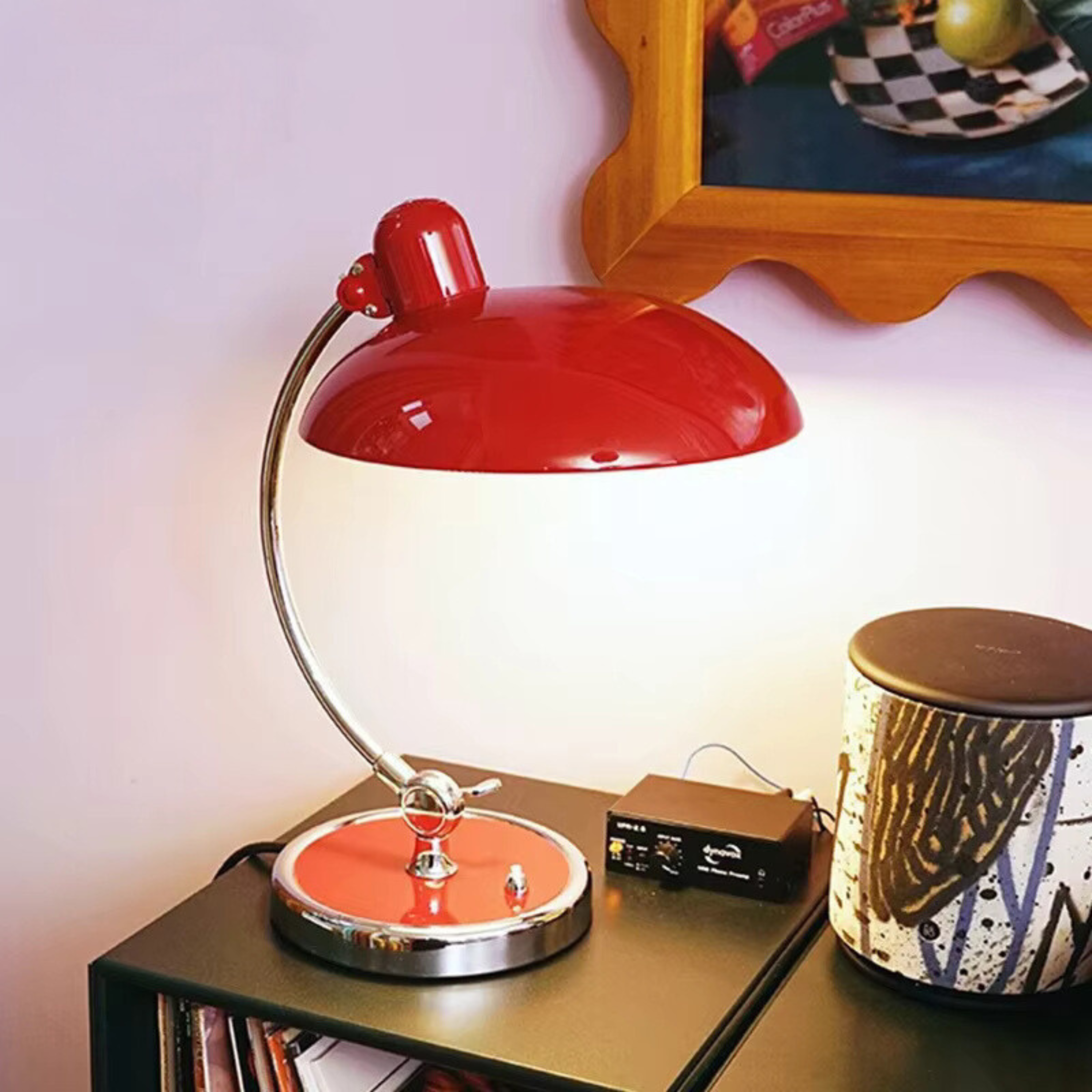 Moderní Stolní Lampa – Elegantní Styl A Pevná Konstrukce 