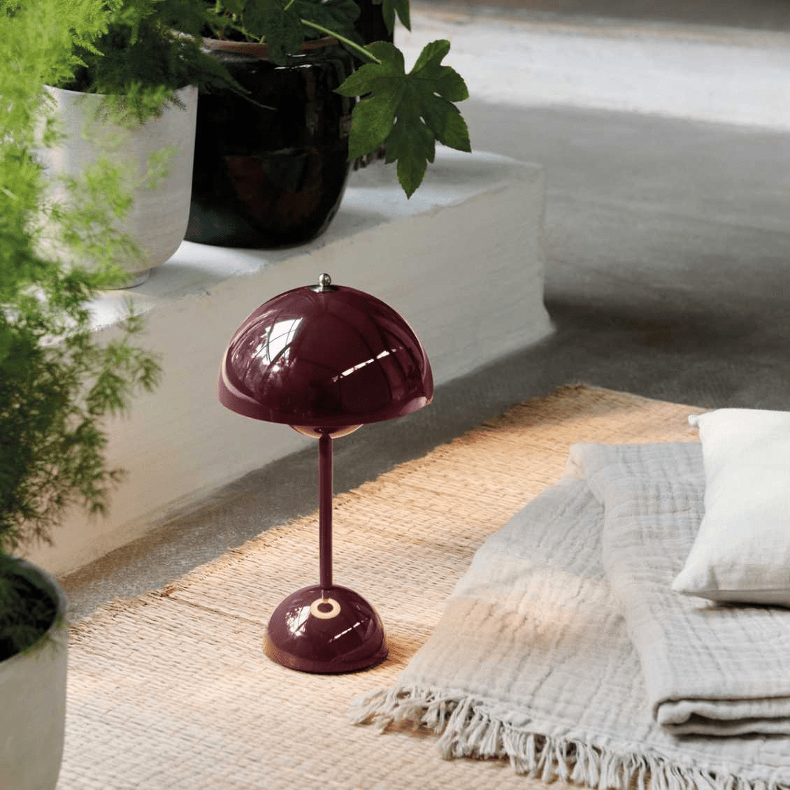 Stolná LED lampa – moderná jednoduchosť a funkčnosť 