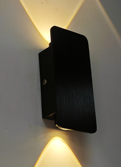Nástěnné LED svítidlo minimalistické – subtilní světlo a moderní linie 