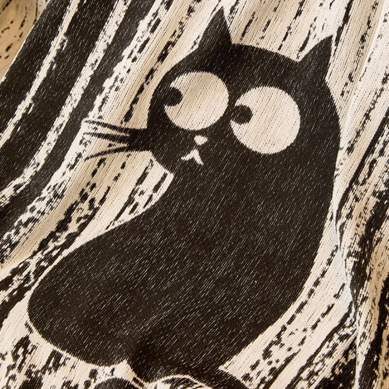 Funda de Sofá Antideslizante con Diseño de Patas – Protección y Confort 
