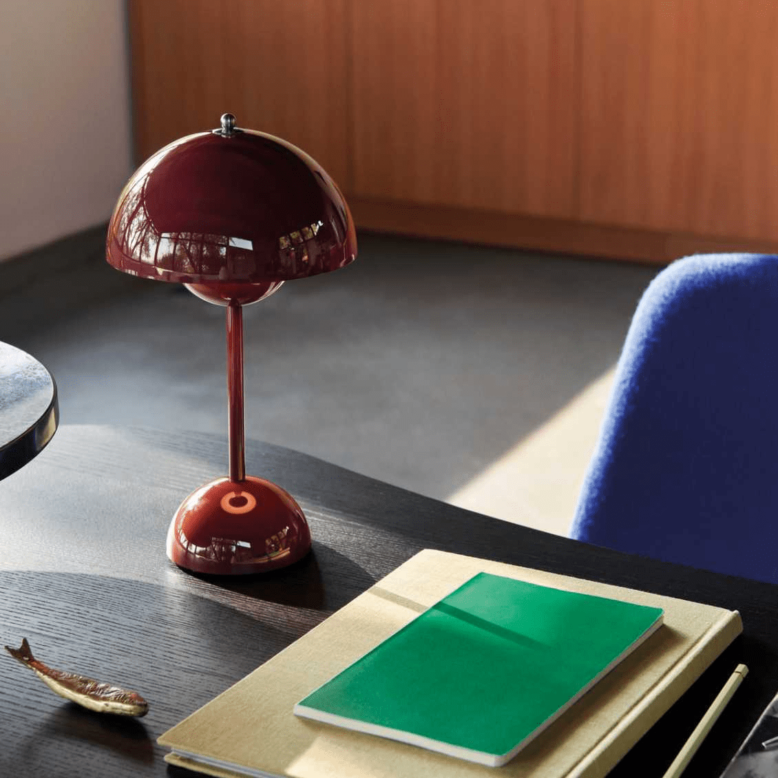 Stolná LED lampa – moderná jednoduchosť a funkčnosť 