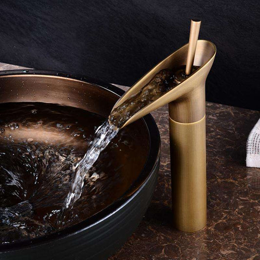Wasserfall-Wasserhahn Badezimmer – Antiker und eleganter Stil 