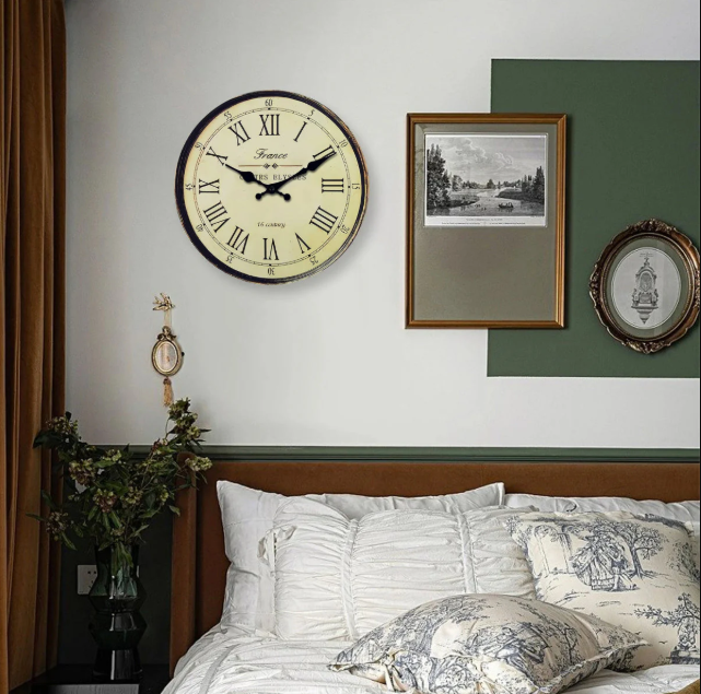 Veggklokke – Elegant klassisk design 