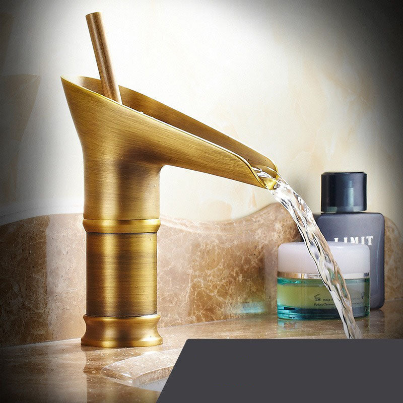 Wasserfall-Wasserhahn Badezimmer – Antiker und eleganter Stil 