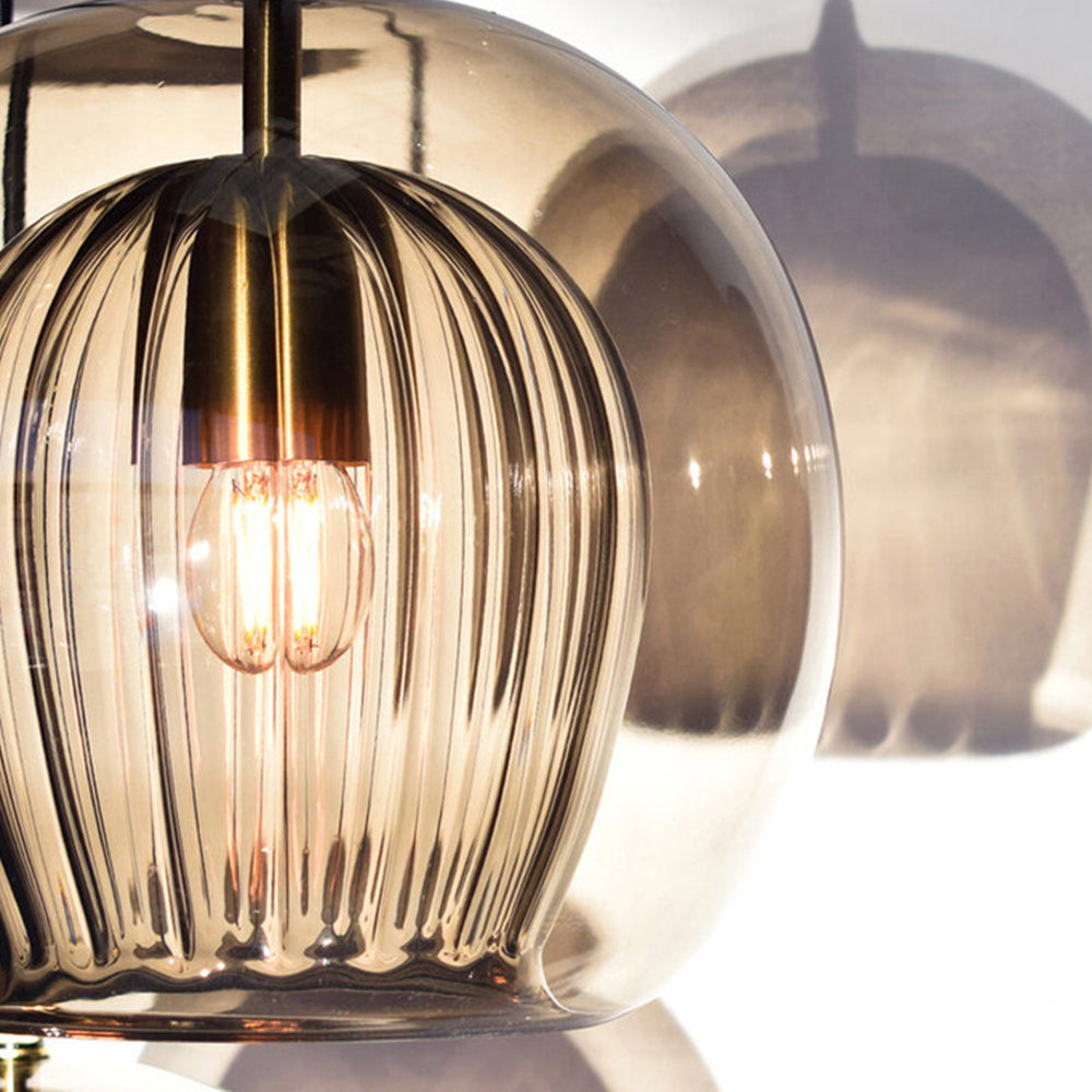 Elegant and Warm Glass Pendant Lamp – Style and Refinement 
