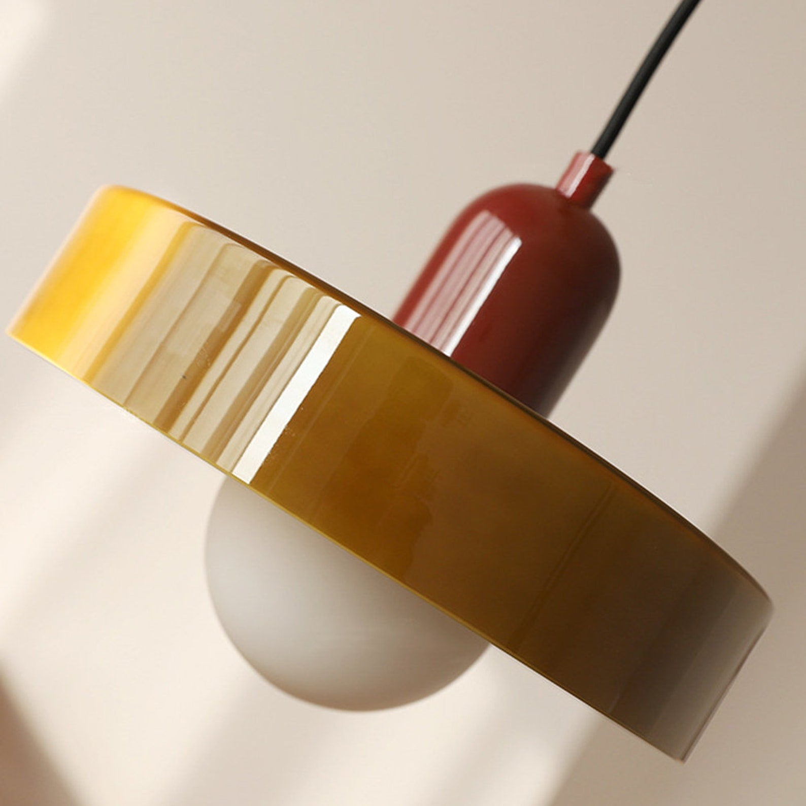 Farget Glasspendel – Forbedre Dine Rom Med Stil 