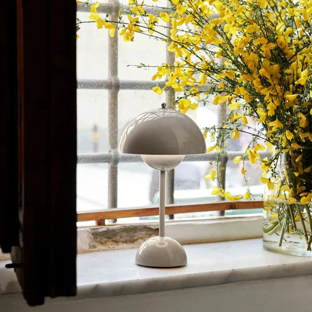 Stolná LED lampa – moderná jednoduchosť a funkčnosť 