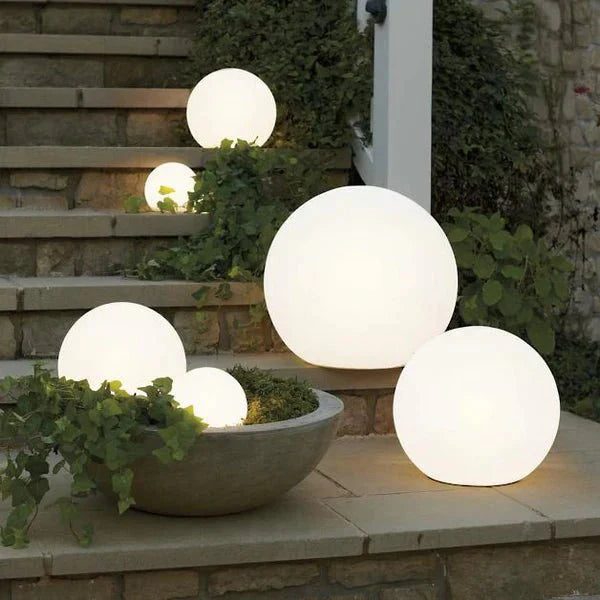 Lampă Sferică Exterioară Fără Fir – Iluminat Nomad și Elegant 