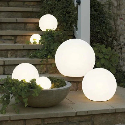 Lampă Sferică Exterioară Fără Fir – Iluminat Nomad și Elegant 