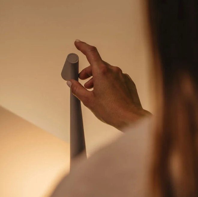 LED Stolní Lampa Bezdrátová – Minimalistický A Elegantní Design 