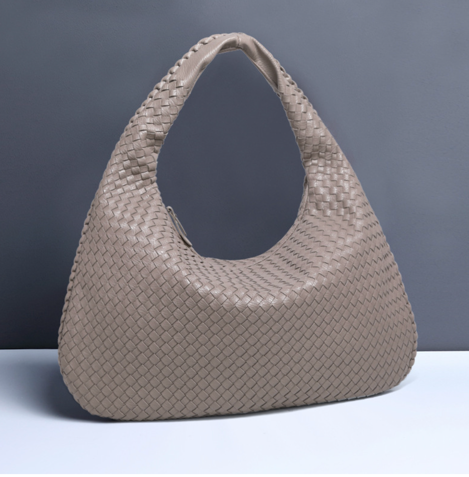 Josiane | Geantă de mână împletită – Eleganță artizanală și farmec atemporal 