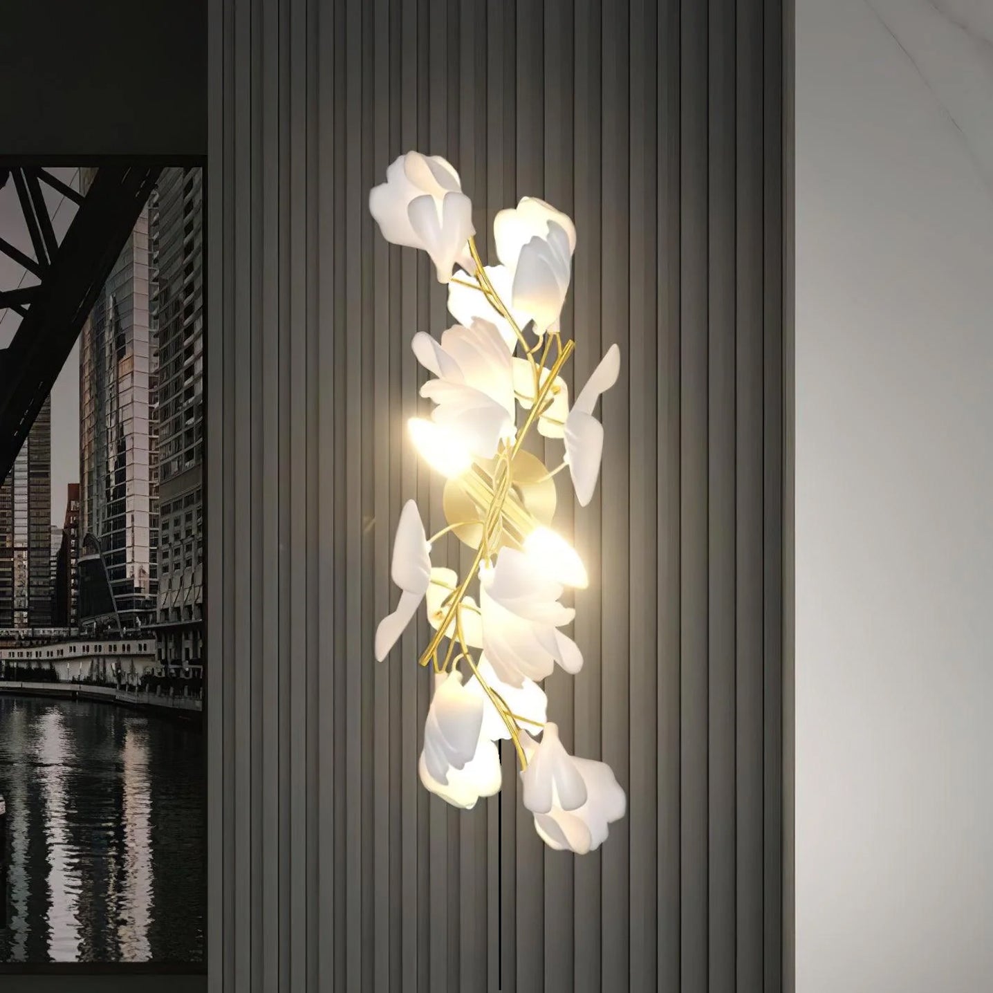 Candeeiro de parede floral - elegância dourada e luz suave