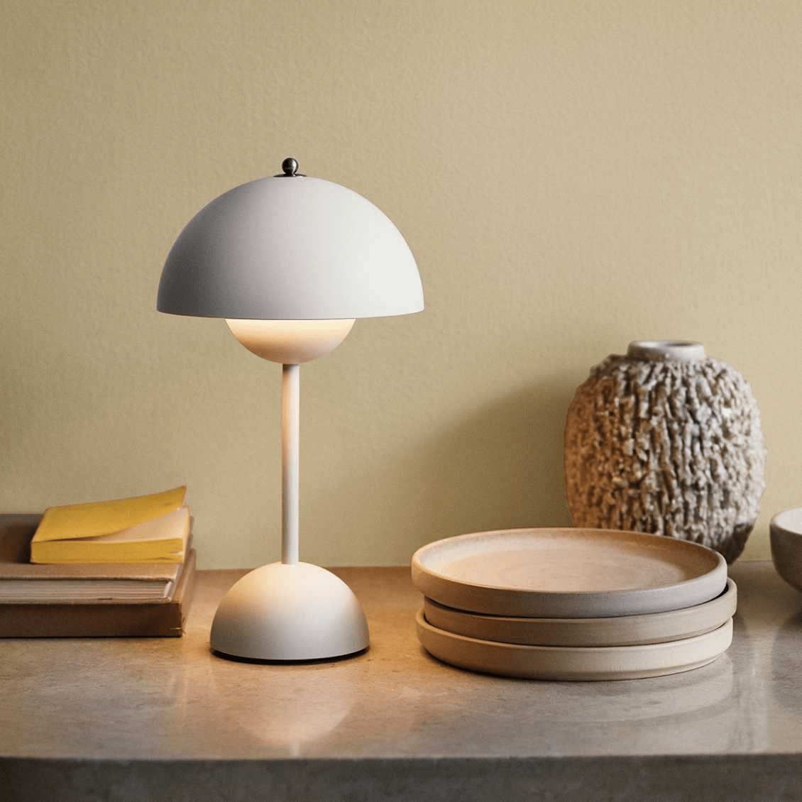 Stolná LED lampa – moderná jednoduchosť a funkčnosť 
