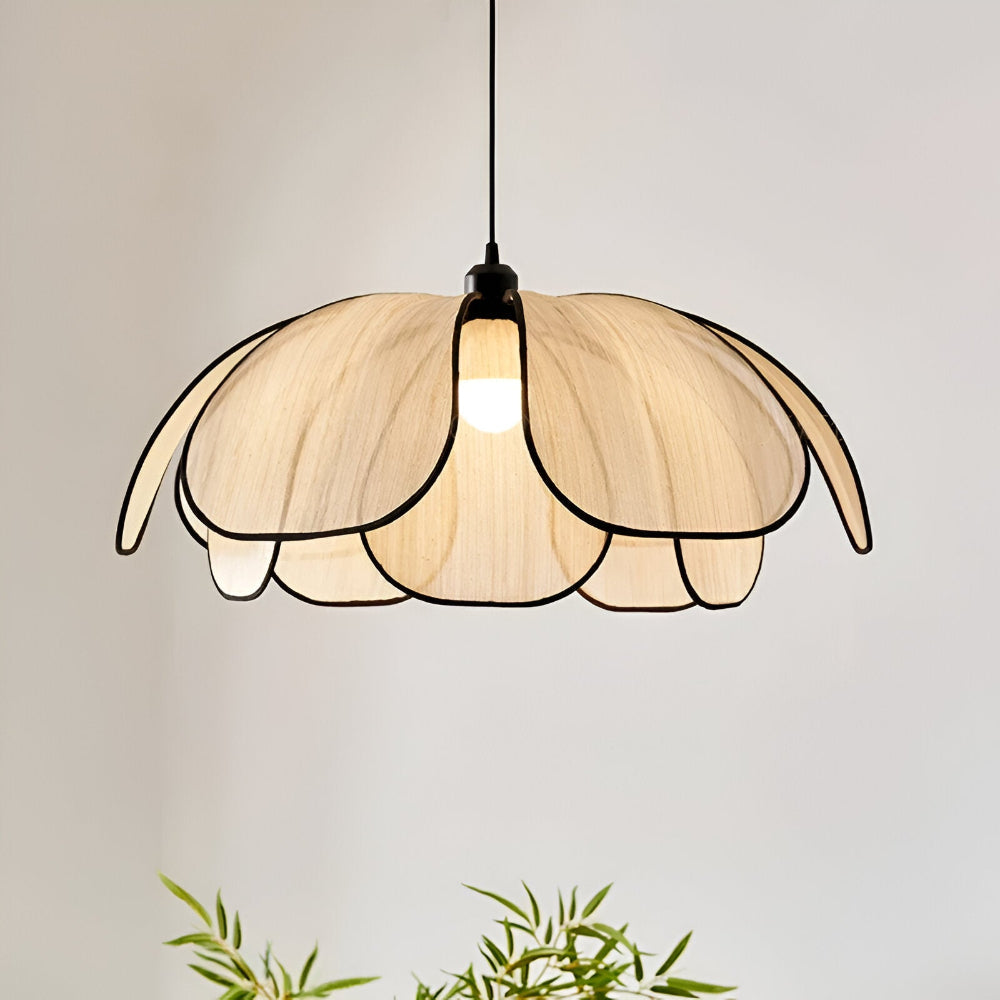 Elegantná závesná lampa z prírodného prútia - prírodná dekorácia a harmonické osvetlenie